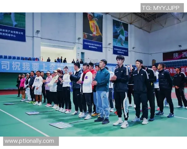 西安网球队联赛精彩配合展现团队默契与竞技风采